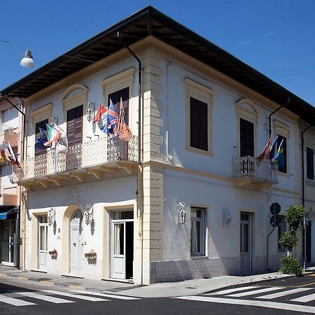 Hotel La Petite Maison Viareggio Ngoại thất bức ảnh