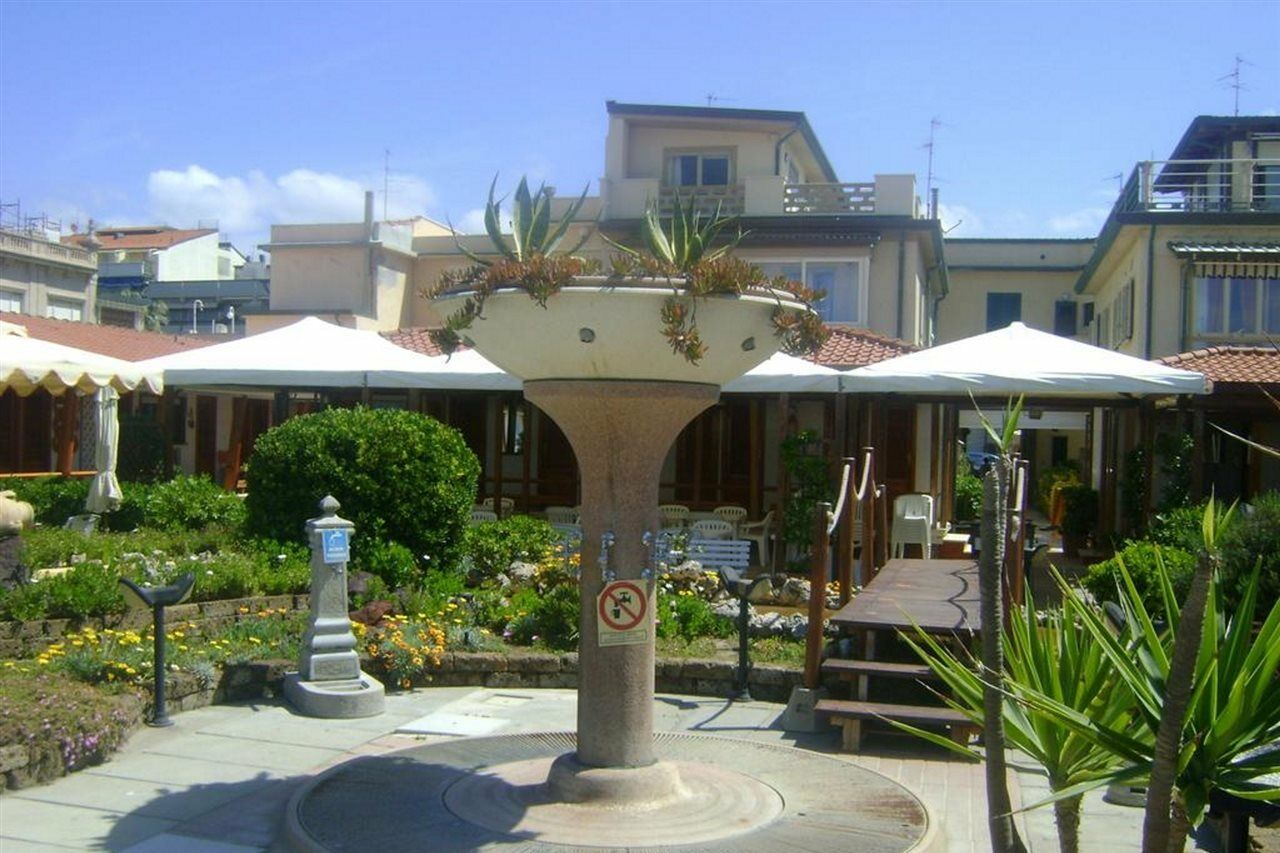 Hotel La Petite Maison Viareggio Ngoại thất bức ảnh